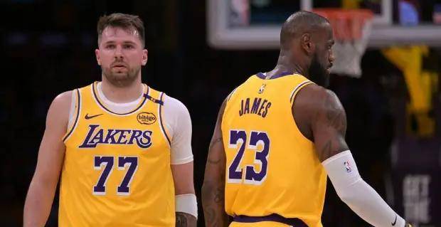 包含全锦赛转会风云：利雅得新月盯上锋线强援，东契奇或成交易筹码的词条