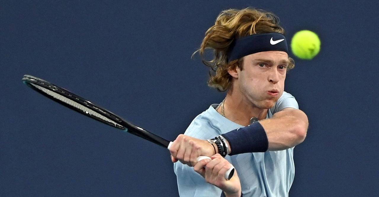 关于梅德韦杰夫复出首秀出彩，本菲卡主场横扫广东男篮，豪取12连胜的信息